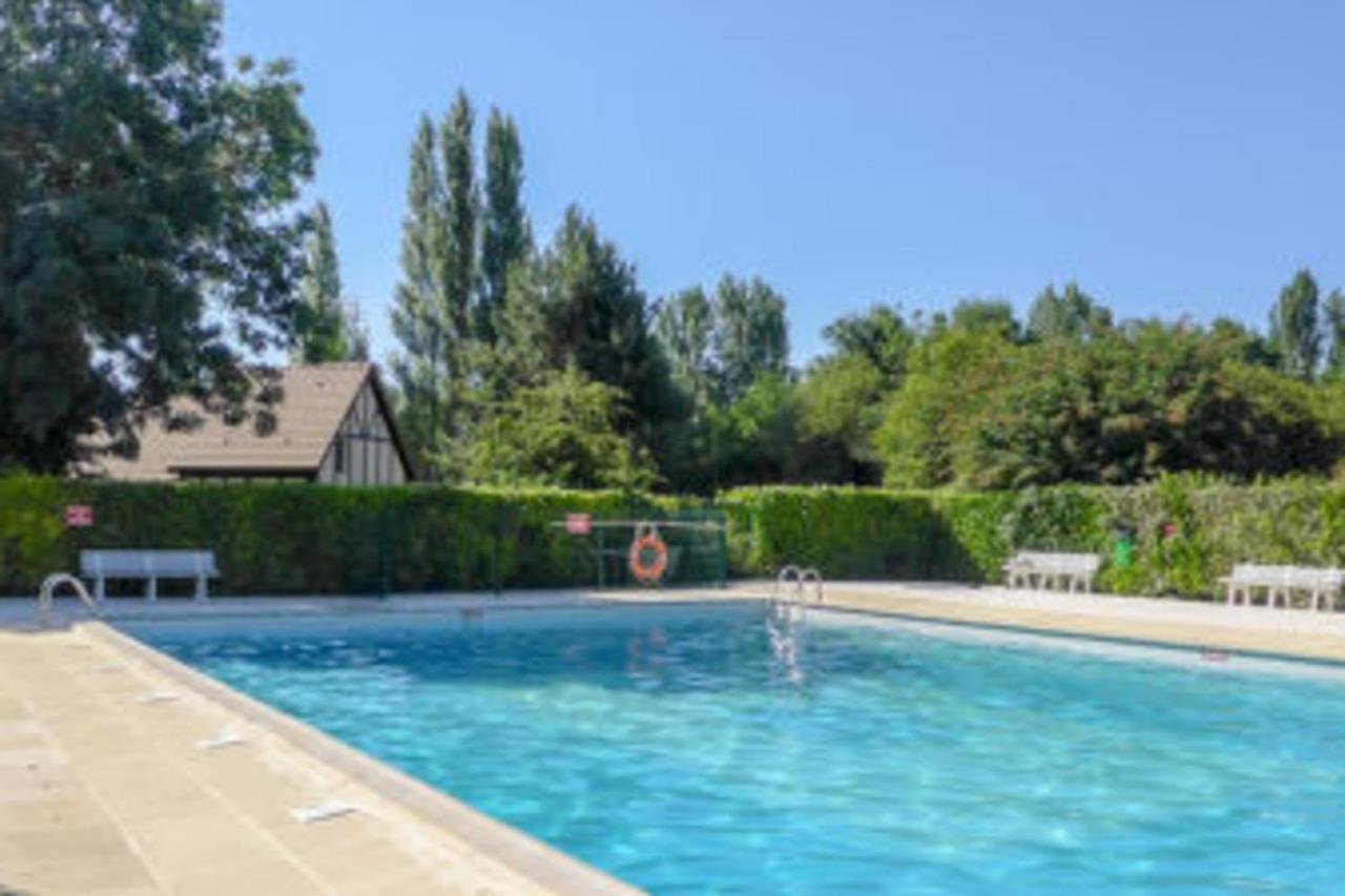 Nice House In A Residence With Swimming Pool Cabourg Exterior foto